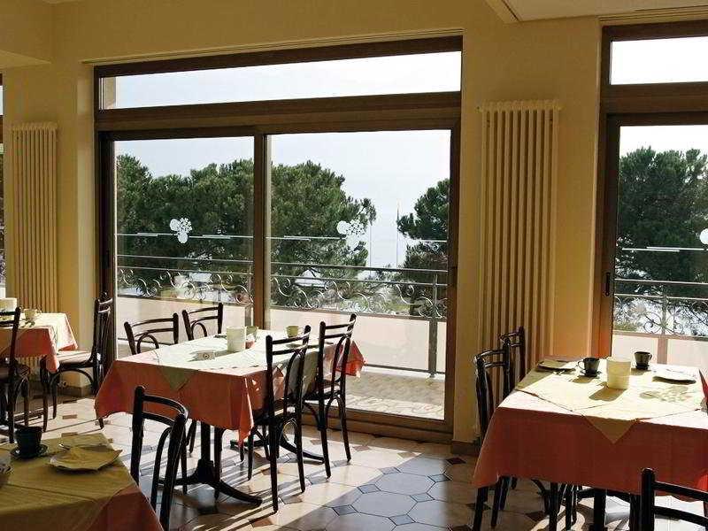 Hotel Geranio Au Lac Muralto Restoran gambar